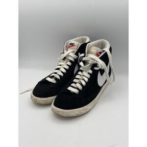 Women’s RARE Nike Blazer Mid Suede Sneakers Size 5Y